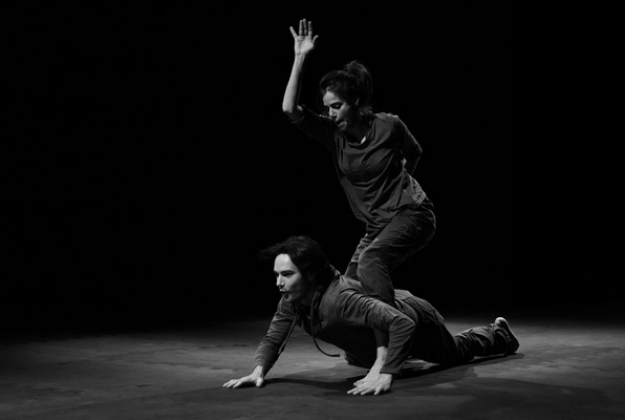 Guenia Lemos e Gustavo Lorenzo em 'Suave napalm'
