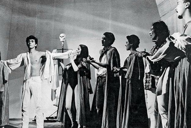 Cena de 'Roda-viva' (1968), direção de Zé Celso
