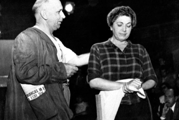 Kusnet e Lélia Abramo em 'Eles não usam black-tie' (1958)