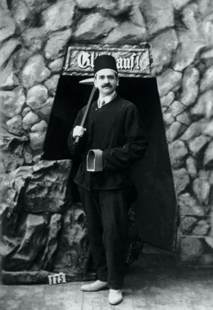 Roussel numa mina da cidade alemã Berchtesgaden, 1926