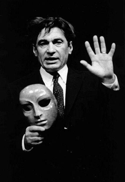 O ator e mímico Jacques Lecoq (1921-1999)