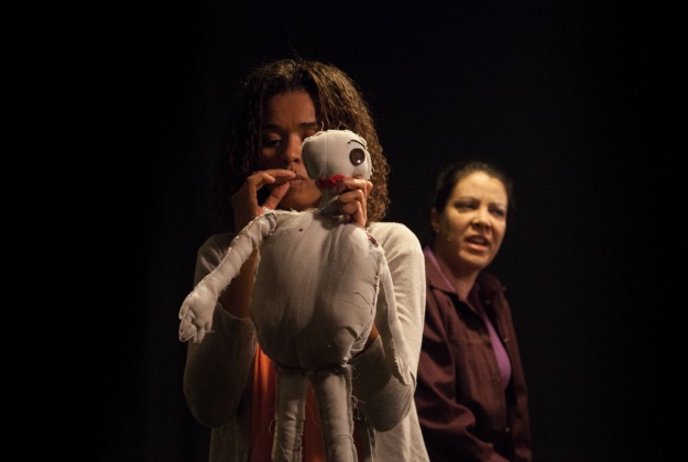 Amor e ódio contracenam na peça de Geraldo Lima encenada por André Amaro